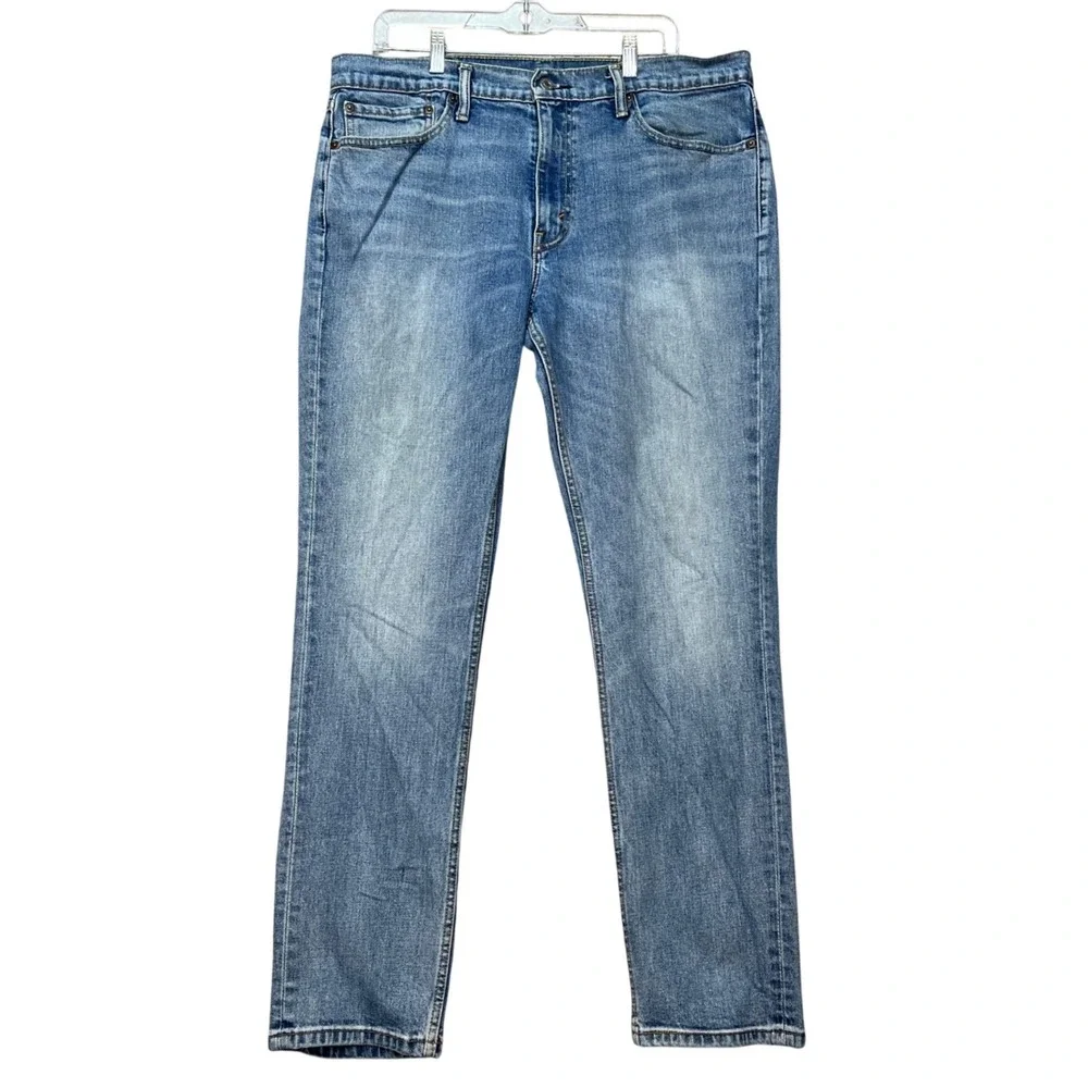 Levis Jeans Men 38x32 Medium Wash Stretch Straight Leg 5-Pocket Denim Distressed